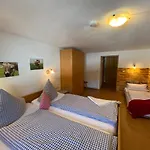 Gaestehaus Nussbaumer *