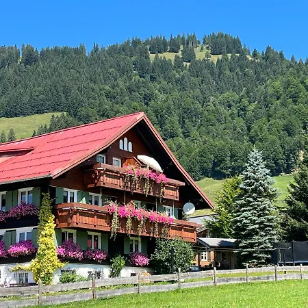 Gaestehaus Nussbaumer *